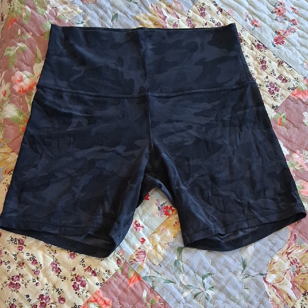 Lululemon Align Black Camo Shorts 5" Inseam Sz 8